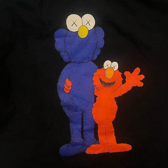 Uniqlo X KAWs shirt - Picture 2 of 5